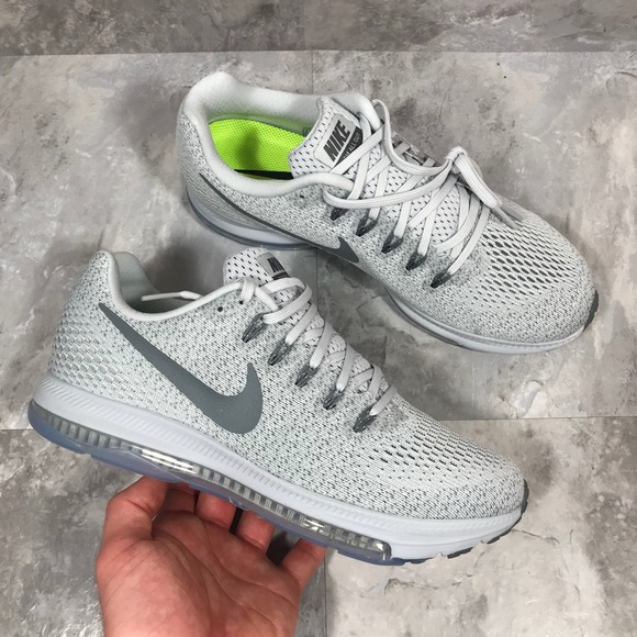 Nike Shoes - Nike Zoom all out low